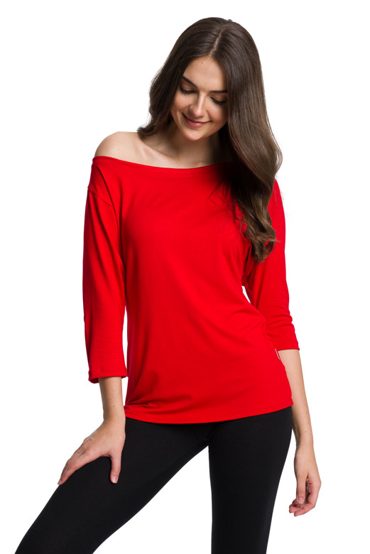 Red viscose blouse with a wide neckline and 3/4 sleeves.