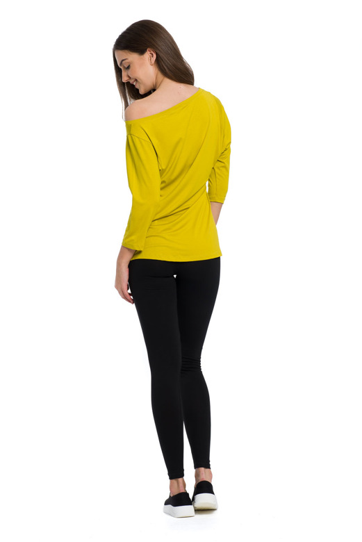 Viscose blouse with a wide neckline and 3/4 sleeves - Pistachio