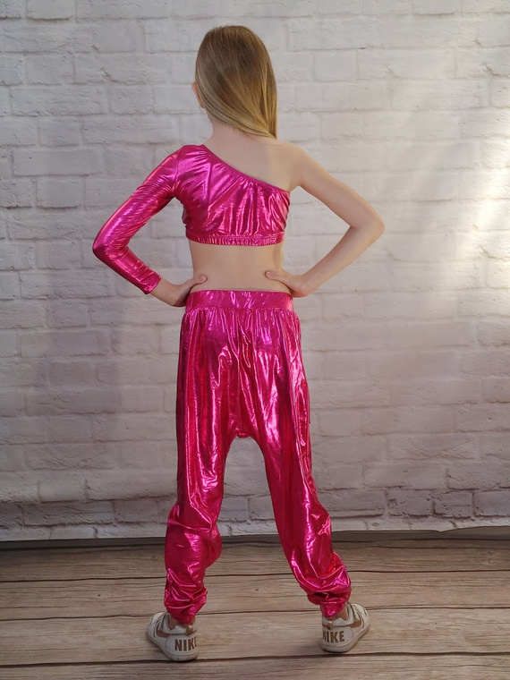 Metallic children's pants for a fusion performance.