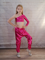 Metallic children's pants for a fusion performance.