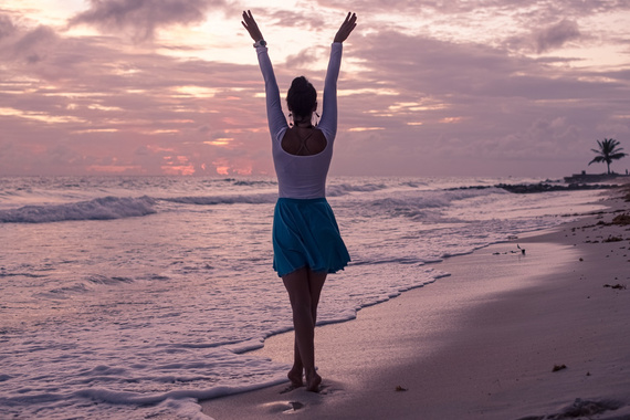 Naiste keha pikkade varrukatega, nööritud valge