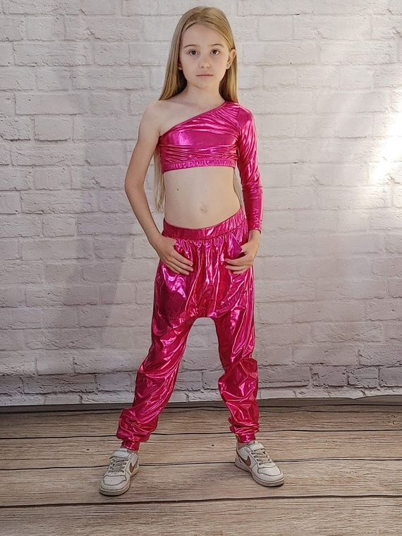 Metallic children's pants for a fusion performance.