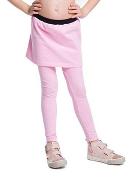 Leggins largos con falda rosa.
