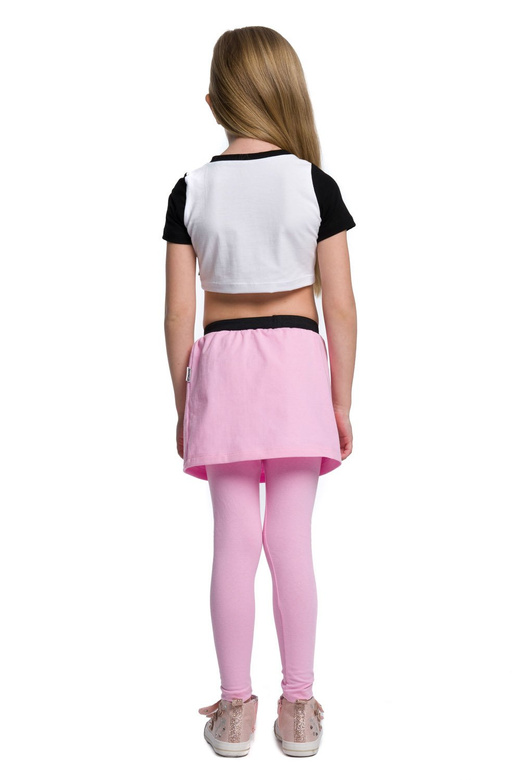 Leggins largos con falda rosa.